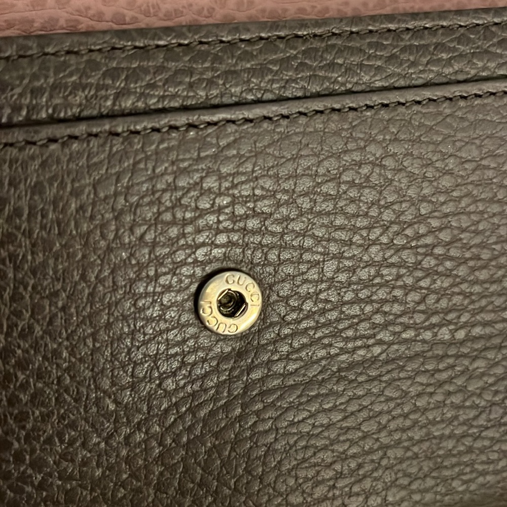 GUCCI. CLASSIC. Fits a Apple iPhone perfectly!!! Euc. - Picture 6 of 14